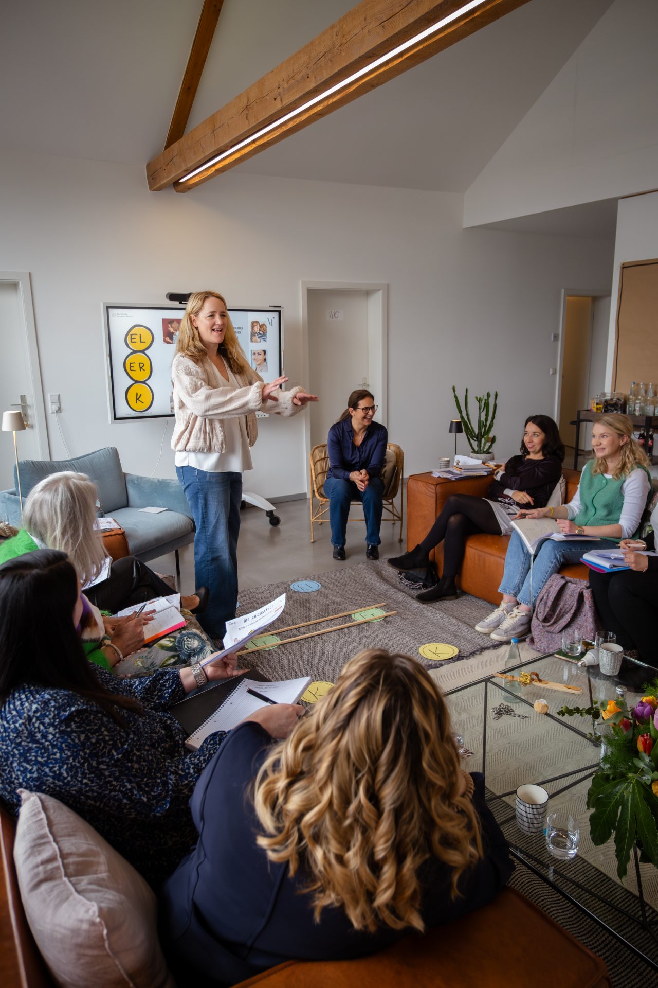 Demonstration von Inhalten in der Gruppe zur Ausbildung Medical Coach