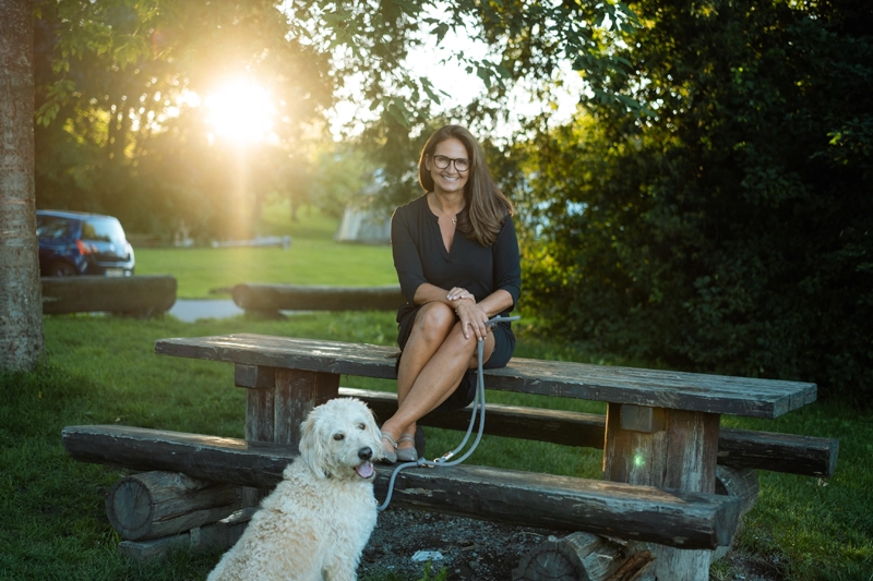 Verena mit ihrem Hund